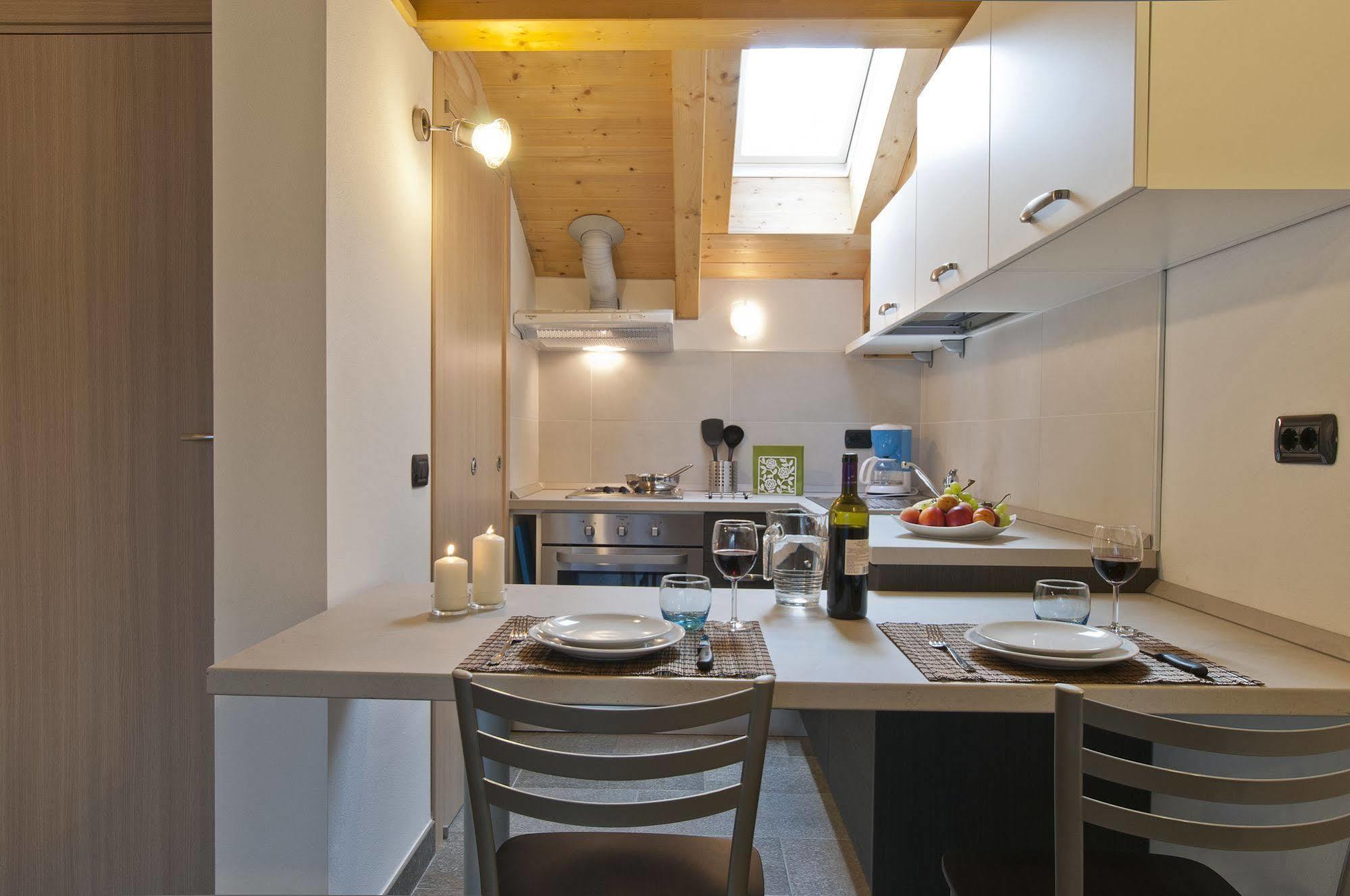 Helianthus Residence カンネロ・リヴィエーラ エクステリア 写真